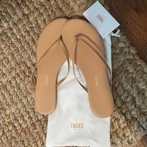 NWT never worn nude Foundation TKEES